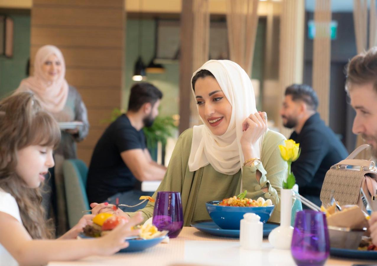 Holiday Inn & Suites Al Jubail By Ihg Al Fanatir Exteriör bild